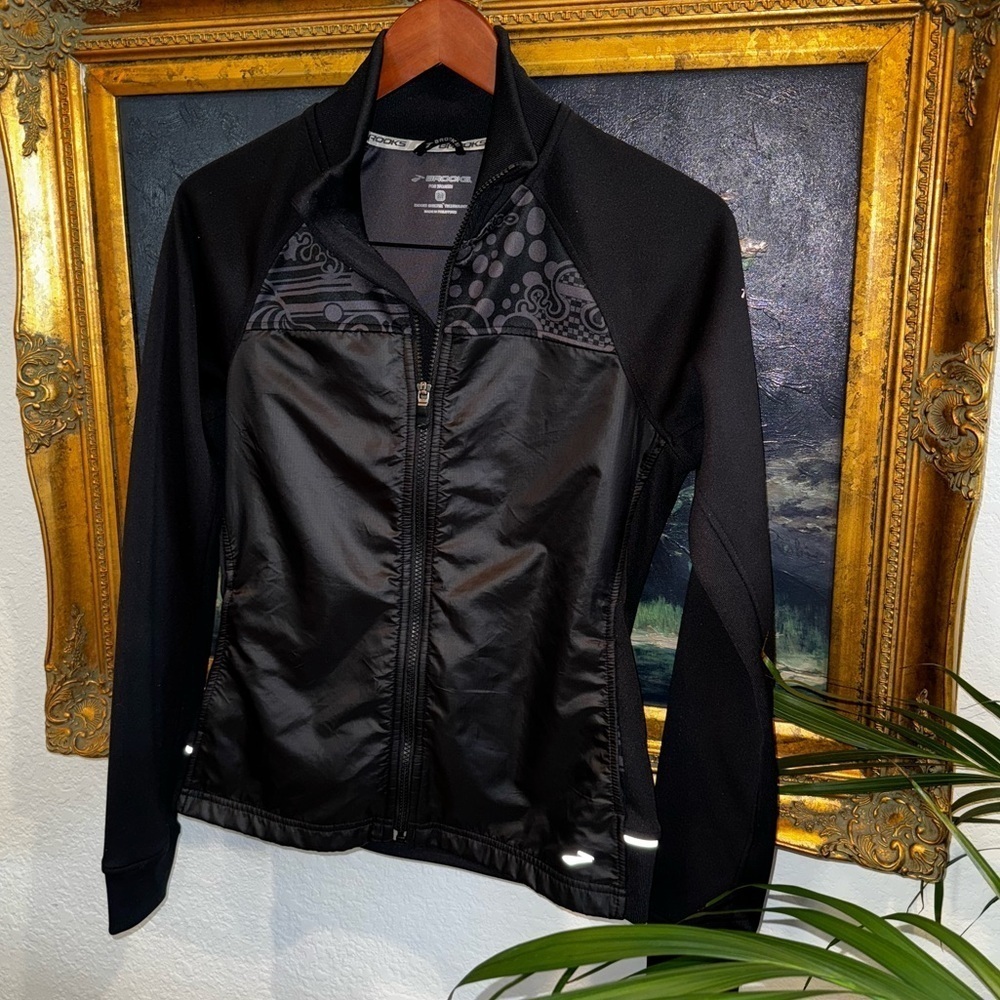 Brooks Shelter Technology Black Zip Front Athletic Running Jacket Size Medium